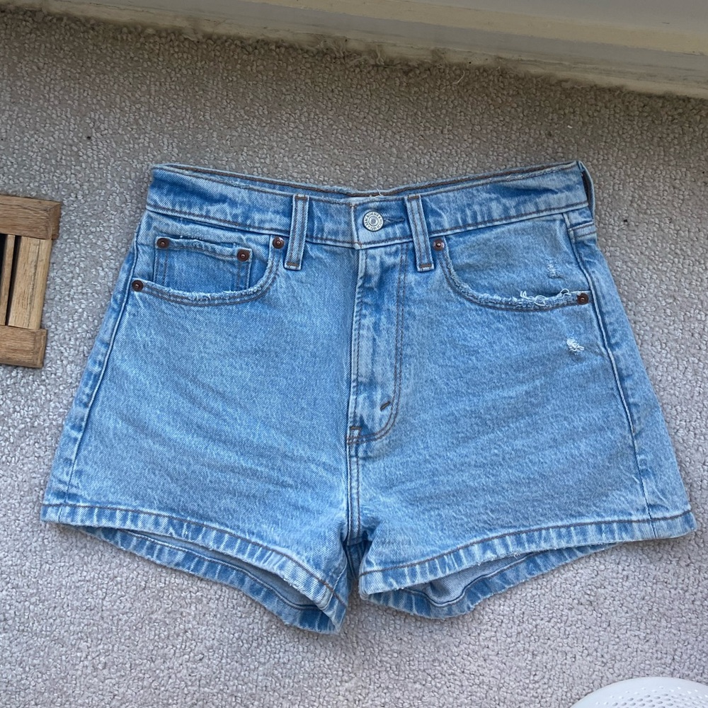 Abercrombie High Rise Mom Short 2.5”